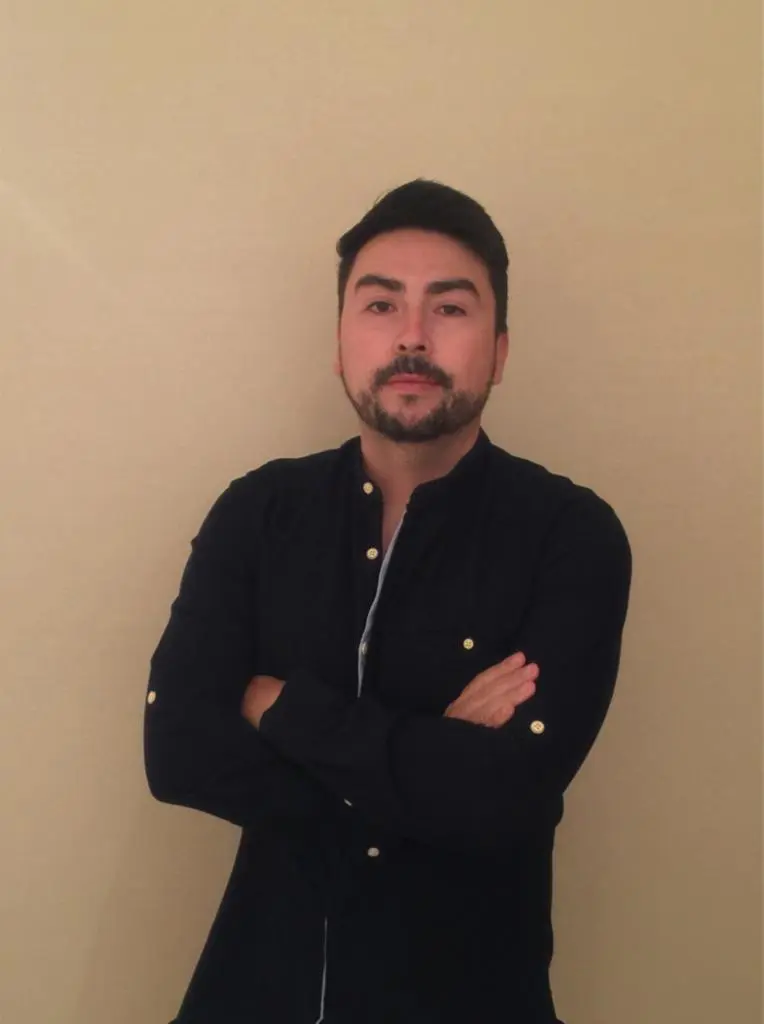 Dr. Carlos Schneider